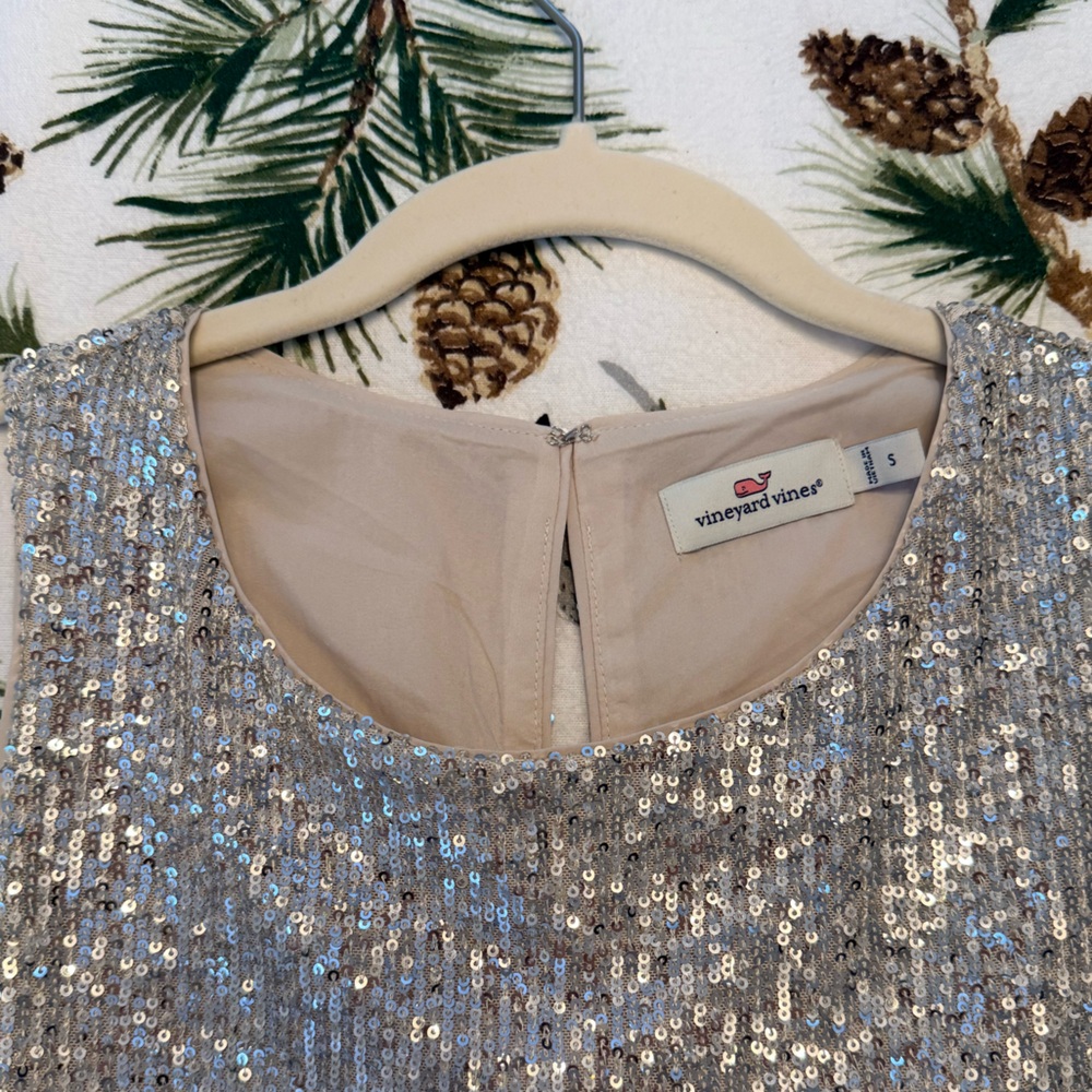 NWOT Vineyard Vines Silver Sequin Peplum Top! ✨ - Picture 3 of 5